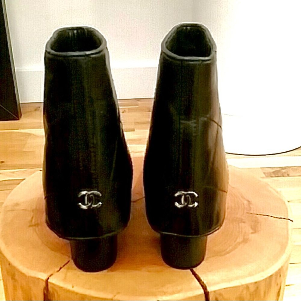 CHANEL quilted black leather booties - Picture 3 of 5
